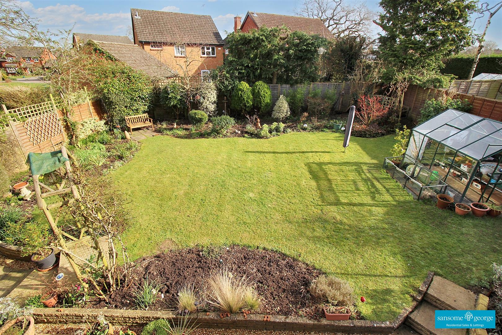 4 bed property in Goodliffe Gardens, Reading